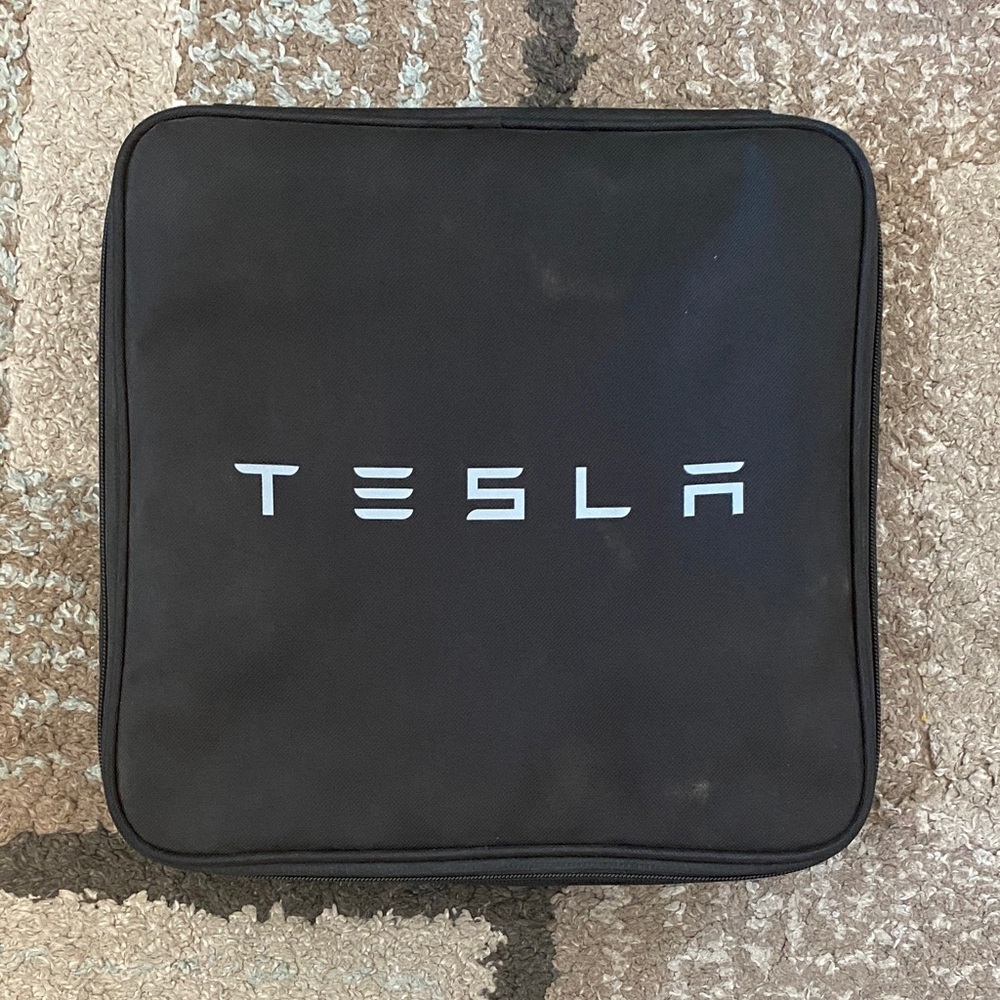 Tesla Square shaped zipper bag OS